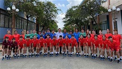 Phó chủ tịch LĐBĐ Việt Nam, Trần Anh Tú động viên U19 nữ Việt Nam 